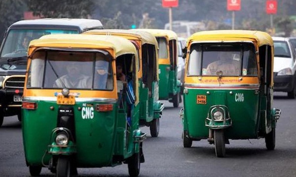 दिल्ली में ऑटो-टैक्सी से सफर होगा महंगा, किराया बढ़ाने को मिली मंजूरी