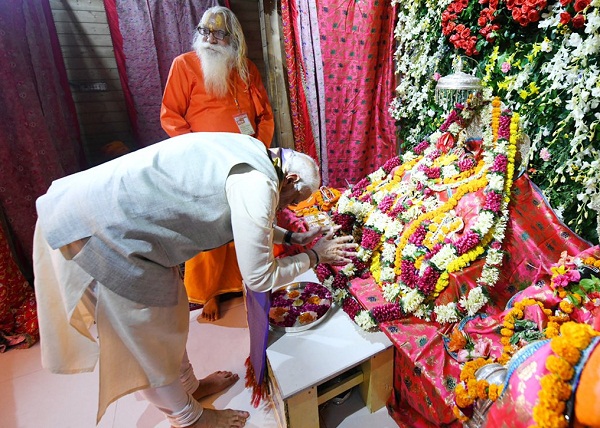 भारत के आदर्शों, मूल्यों और दर्शन के जीवंत ऊर्जापुंज हैं दीपावली के दीपक : PM मोदी