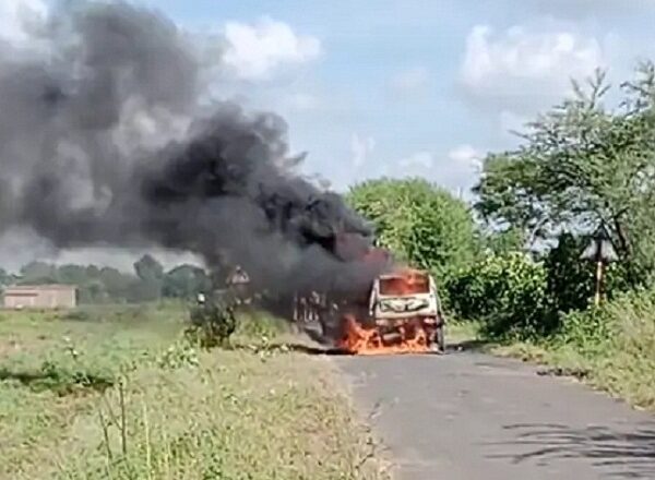 मप्रः चलती कार में लगी आग में जिंदा जली महिला, पति बुरी तरह झुलसा