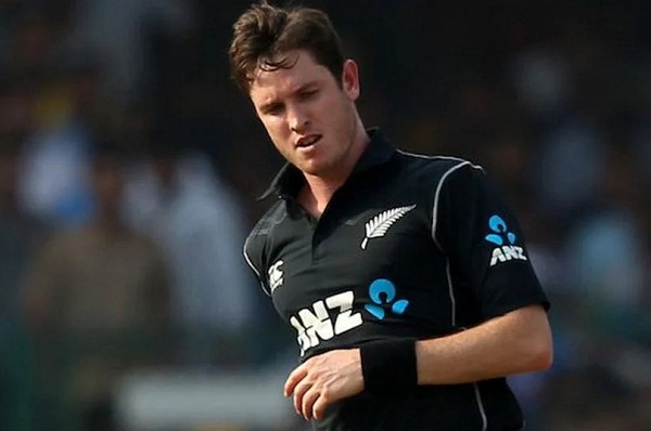 न्यूजीलैंड के तेज गेंदबाज एडम मिल्ने ने भारत, पाकिस्तान श्रृंखला से नाम वापस लिया