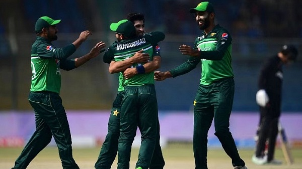 Pak vs NZ : पाकिस्तान ने 1st ODI में न्यूजीलैंड को छह विकेट से हराया