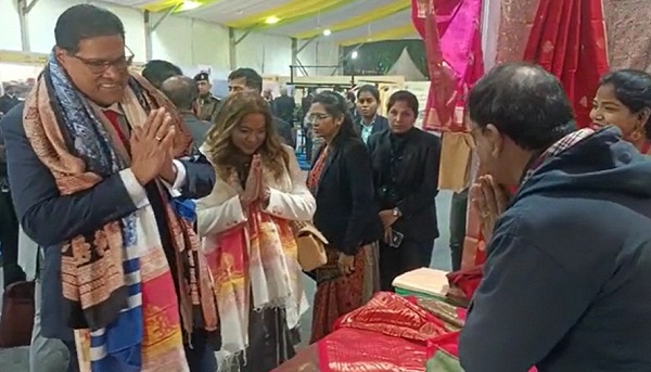 सूरीनाम और गुयाना के राष्ट्रपति ने लालबाग मेले में की खरीदारी, लोकनृत्य का उठाया लुत्फ