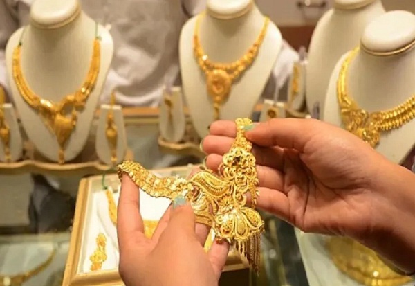 सर्राफा बाजारः नई ऊंचाई पर सोना, चांदी भी 71 हजार के पार