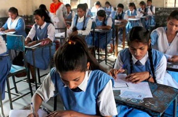 महंगी शिक्षा, लड़कियों की उच्च शिक्षा में बाधा है