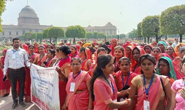 मप्र की एक हजार से अधिक महिलाओं ने राष्ट्रपति भवन के अमृत उद्यान का किया भ्रमण