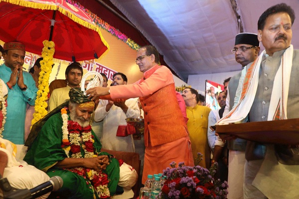 हीरापुर वाले गुरूजी षण्मुखानंद महाराज सच्चे तपस्वी और साधक संत: मुख्यमंत्री चौहान