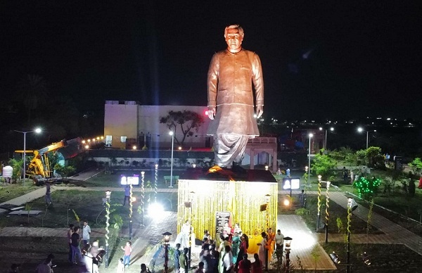 MP: सागर में पूर्व प्रधानमंत्री स्व. अटल बिहारी वाजपेयी की देश की सबसे बड़ी मूर्ति का अनावरण