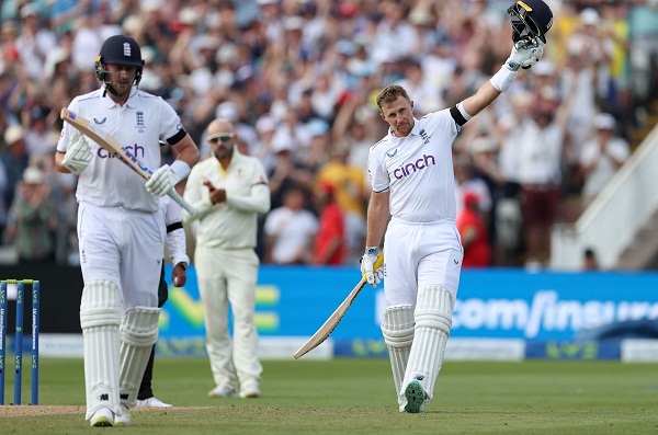 Ashes, 1st Test: इंग्लैंड ने पहली पारी 393 रन बनाकर घोषित की, जो रूट ने जड़ा शतक