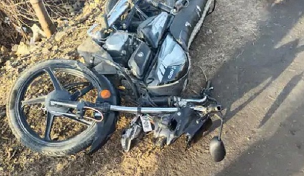 गुनाः दो बाइकों के बीच सीधी भिड़ंत, चार लोगों की मौत, दो घायल