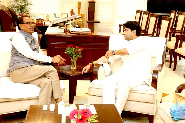 मप्रः मुख्यमंत्री शिवराज से मिले केन्द्रीय मंत्री सिंधिया