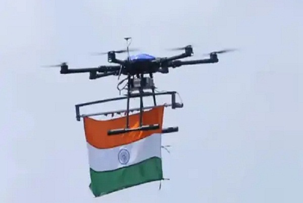 केन्द्रीय मंत्री सिंधिया ने ग्वालियर में ड्रोन के जरिए वर्चुअली फहराया तिरंगा