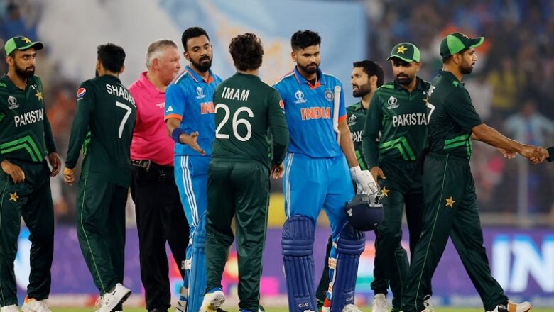 विश्व कप : भारत ने पाकिस्तान को सात विकेट से हराया, रोहित-अय्यर का अर्धशतक