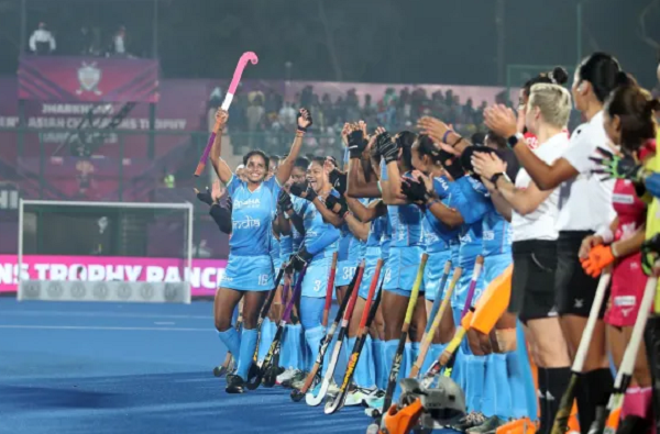 एशियन चैंपियंस ट्रॉफी: जापान को 2-1 से हराकर भारतीय महिला हॉकी टीम सेमीफाइनल में
