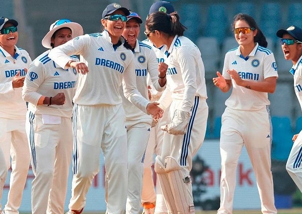 भारतीय महिला टीम ने रचा इतिहास, ऑस्ट्रेलिया को पहली बार टेस्ट में हराया