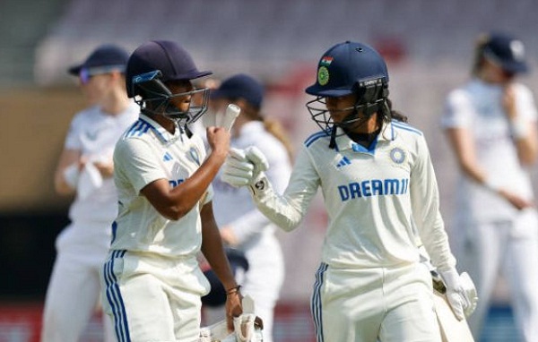महिला क्रिकेट: इंग्लैंड के खिलाफ एकमात्र टेस्ट के पहले दिन भारत ने 7 विकेट पर 410 रन बनाए