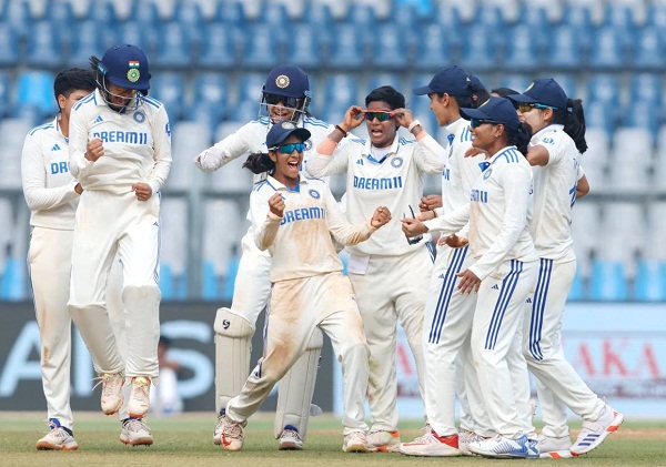 महिला टेस्ट क्रिकेट: ऑस्ट्रेलियाई की पहली पारी 219 रन पर सिमटी, भारत की मजबूत शुरुआत