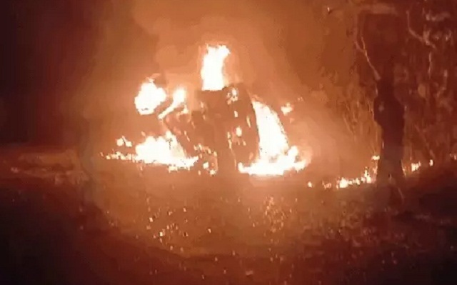 MP: गुना में डंपर की टक्कर से बस में लगी आग, 12 लोग जिंदा जले, CM ने दिए जांच के आदेश
