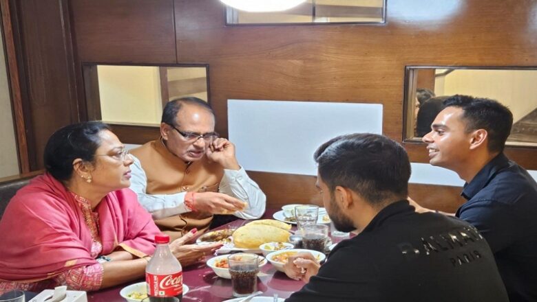 मप्रः पत्नी और बच्चों के साथ डिनर के लिए होटल पहुंचे CM शिवराज