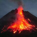 इंडोनेशिया के रुआंग में ज्वालामुखी में कई बड़े विस्फोट, अलर्ट जारी