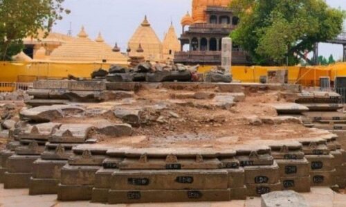 उज्जैनः एक हजार साल पुराने शिव मंदिर का पुनर्निर्माण जारी, पुरातत्व आयुक्त ने किया निरीक्षण